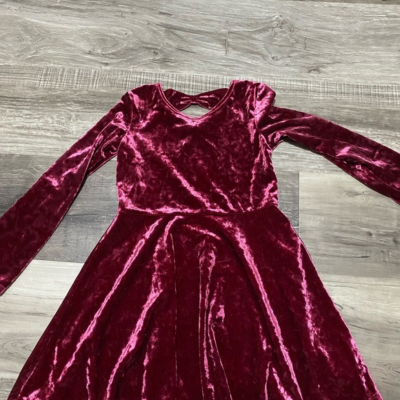 The Children's Place Velvet Dress in Deep Red size 5t - Picture 2 of 7